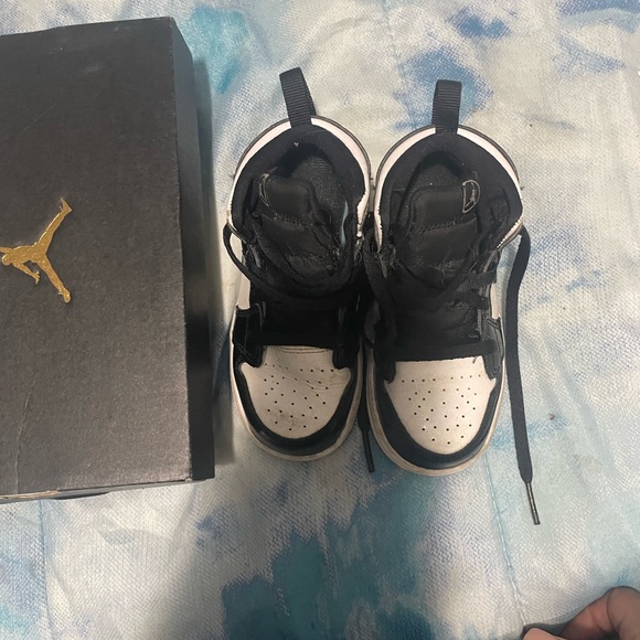 Nike black and white toddler - Picture 2 of 3